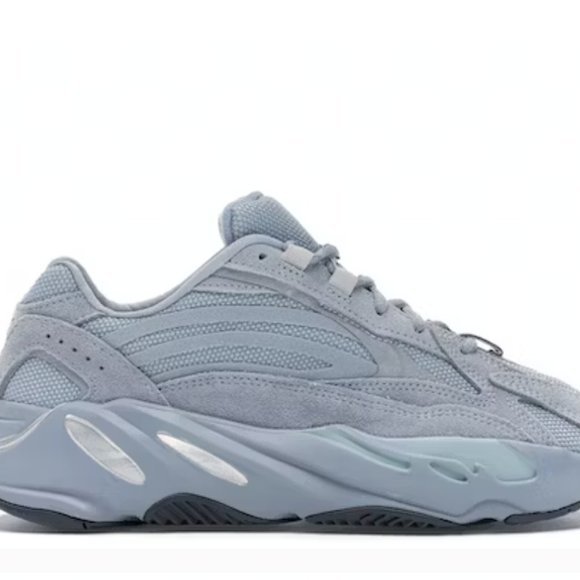 YEEZY WAVE700 - HOSPITAL BLUE